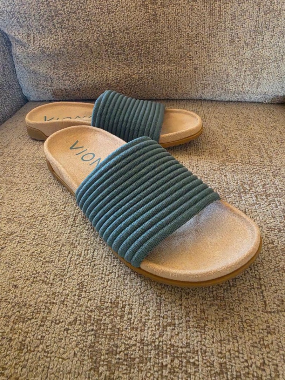 Women's NWOB Vionic Sandals - Picture 2 of 2